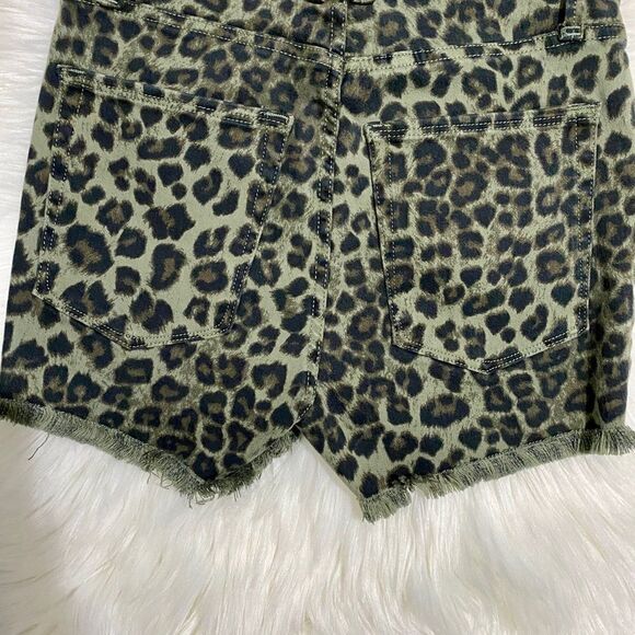Good American THE CUT-OFFS Olive Leopard Shorts - Picture 6 of 10